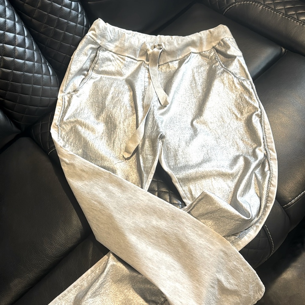 Stretchy pants drawstring waist. So cool